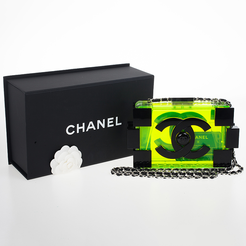 Packaging of the Chanel Lego Clutch
