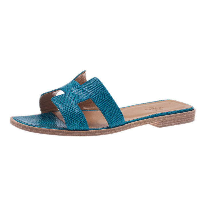The Hermes Oran Sandal Every Fashion Girl is Wearing Right Now