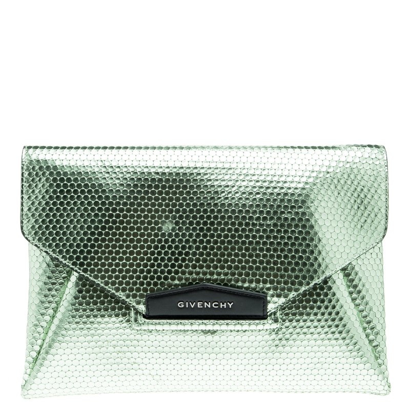 10 Ways to Style the Givenchy Antigona Small Bag - Karina Style