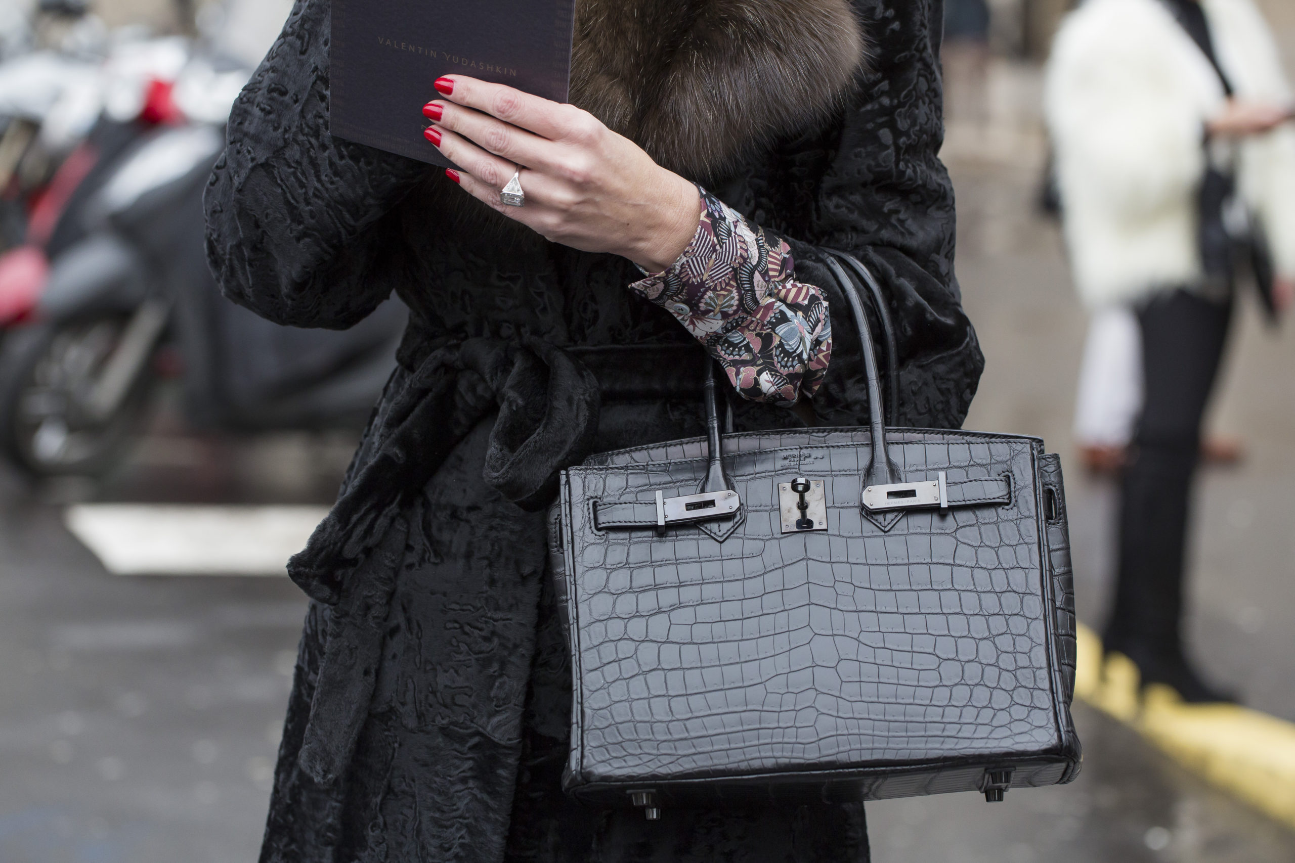 Princess Diana's iconic Gucci bag is BACK & it's had a pretty epic