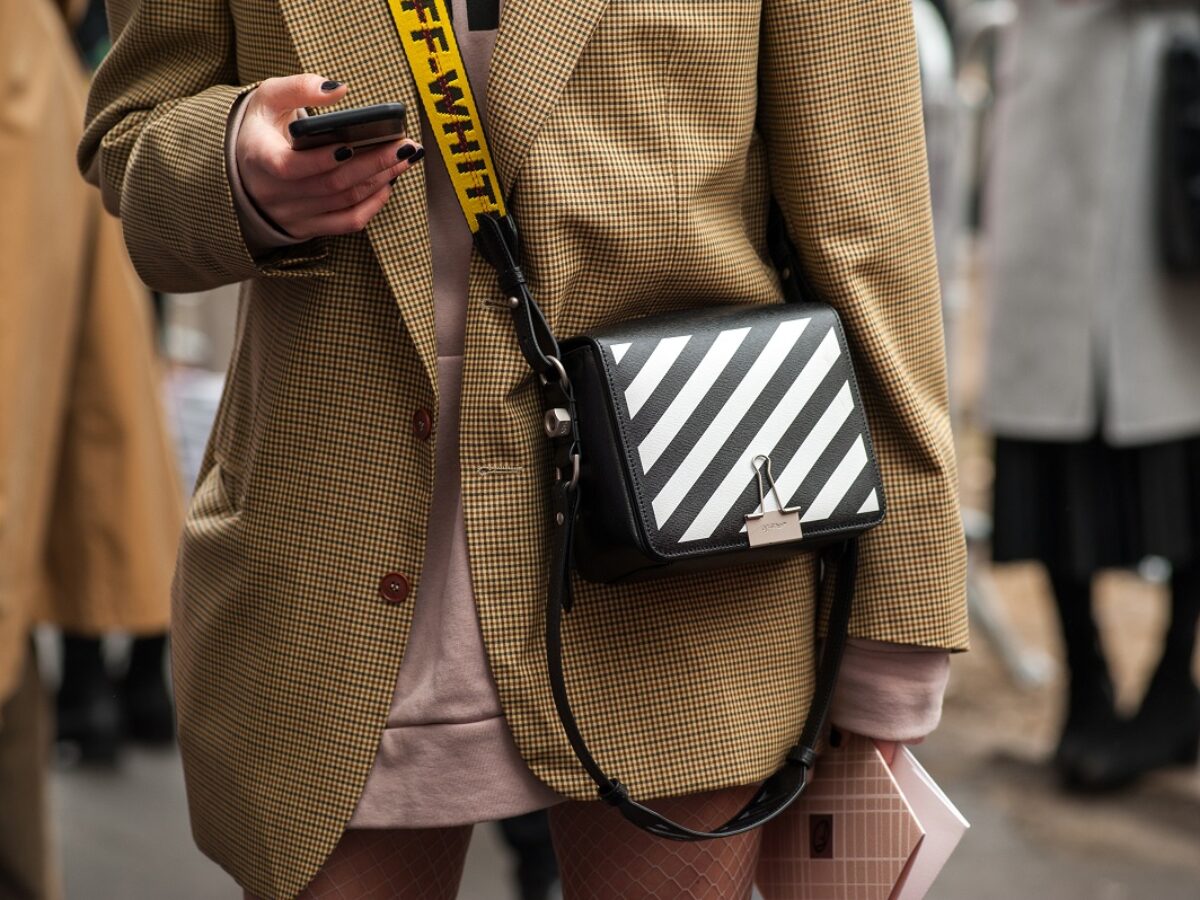 OFF-WHITE BINDER CLIP PVC トートバッグ ブラック Off-White Releases Gradient Binder Clip Bags | Hypebae