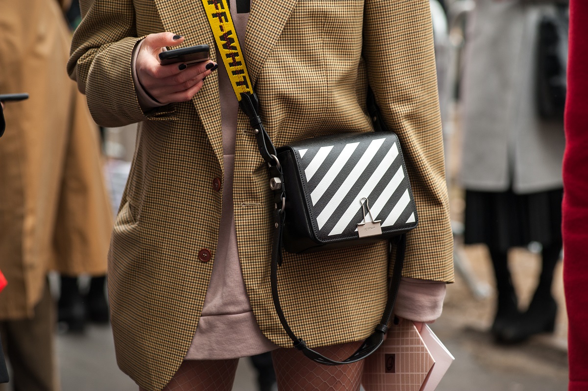 Off-White c/o Virgil Abloh Black Sculpture Binder Clip Bag